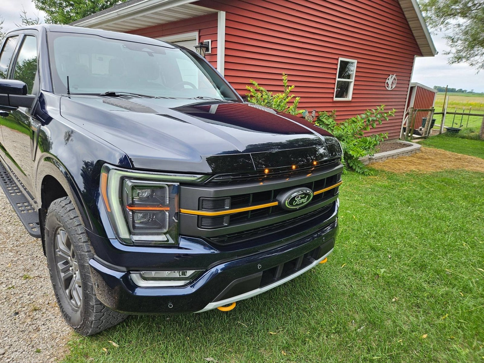 AVS 2016-2018 Ford F-150 Aeroskin LightShield Color Hood Protector, Sh - SMGspee
