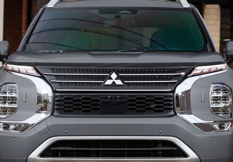 2022 Mitsubishi Outlander Hood Flutter designertrim.com